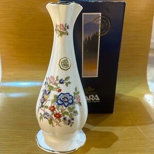 New in Box Vintage Royal Tara Irish Bone China Floral & Butterfly’s Vase 11”